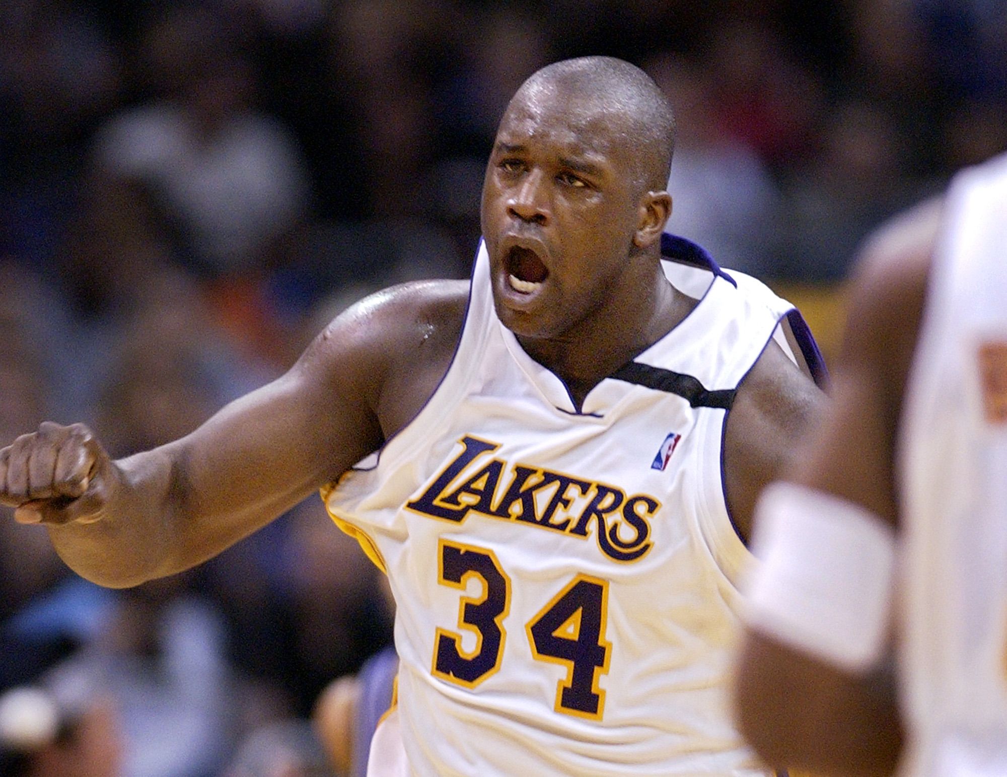 德天空：小腿肌肉受伤的伯卡特至少会缺席12月的比赛（德天空：伯卡特小腿肌肉受伤，至少无缘整个12月的比赛）