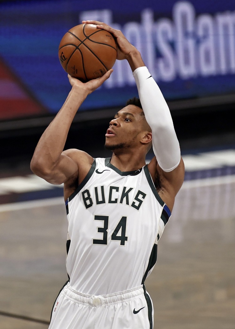 国安3-0河南！可怕的不是重夺足协杯冠军，而是球迷赛后的表态（国安3-0河南！更让人震惊的不是重夺足协杯，而是球迷赛后表态）