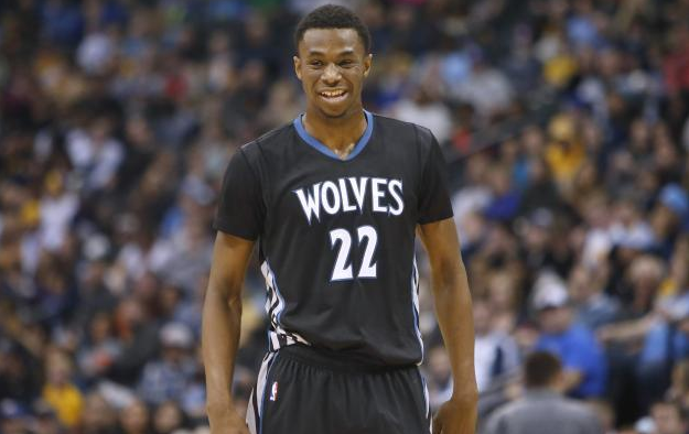 英超半场：蒂亚戈点射破门，布伦特福德暂1-0布莱顿（英超半场战报：蒂亚戈点球命中，布伦特福德暂以1-0领先布莱顿）