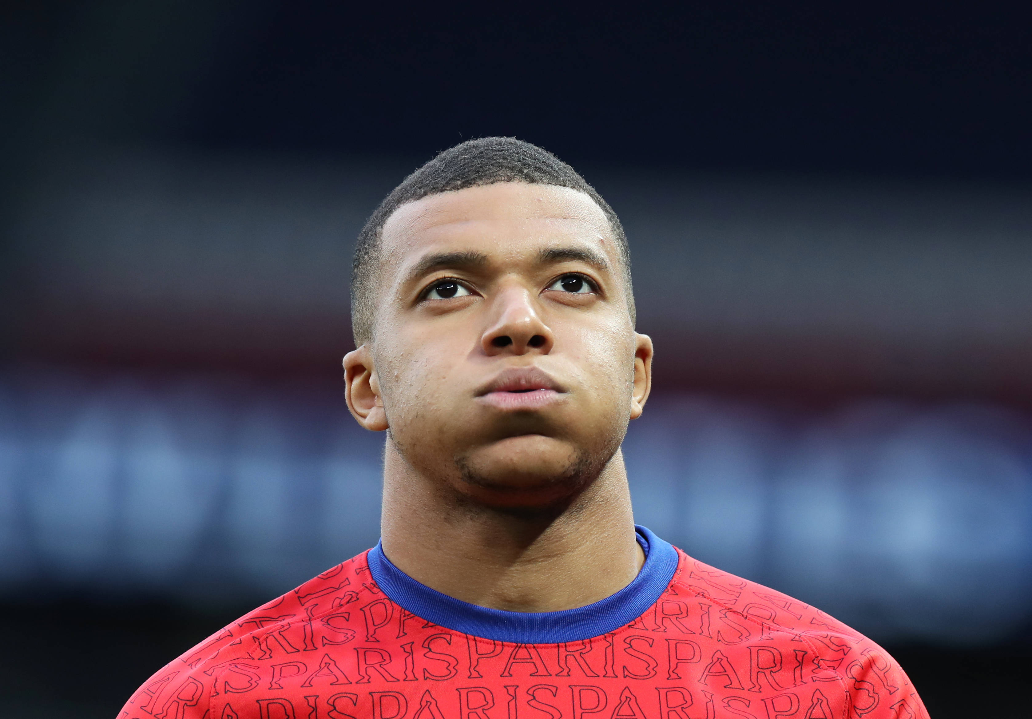 超跑加速度！马克西极限刹车+启动 甩开防守人舔篮命中（超跑般爆发！马克西急停急起甩防，轻巧上篮得手）