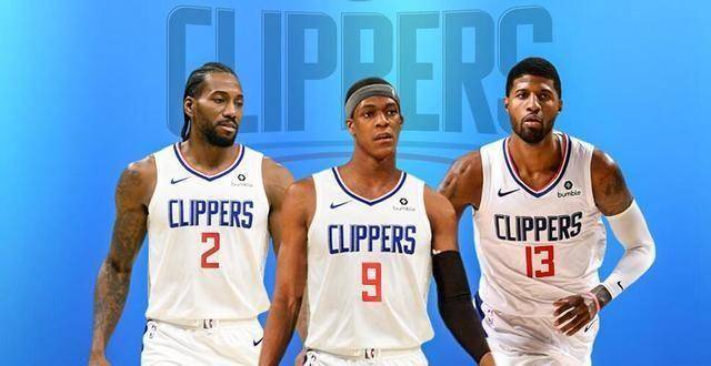 2025中超最佳阵容：蓉城4人入选，法比奥等8名外援在列（2025中超最佳阵容出炉：蓉城4将上榜，法比奥领衔8名外援入选）