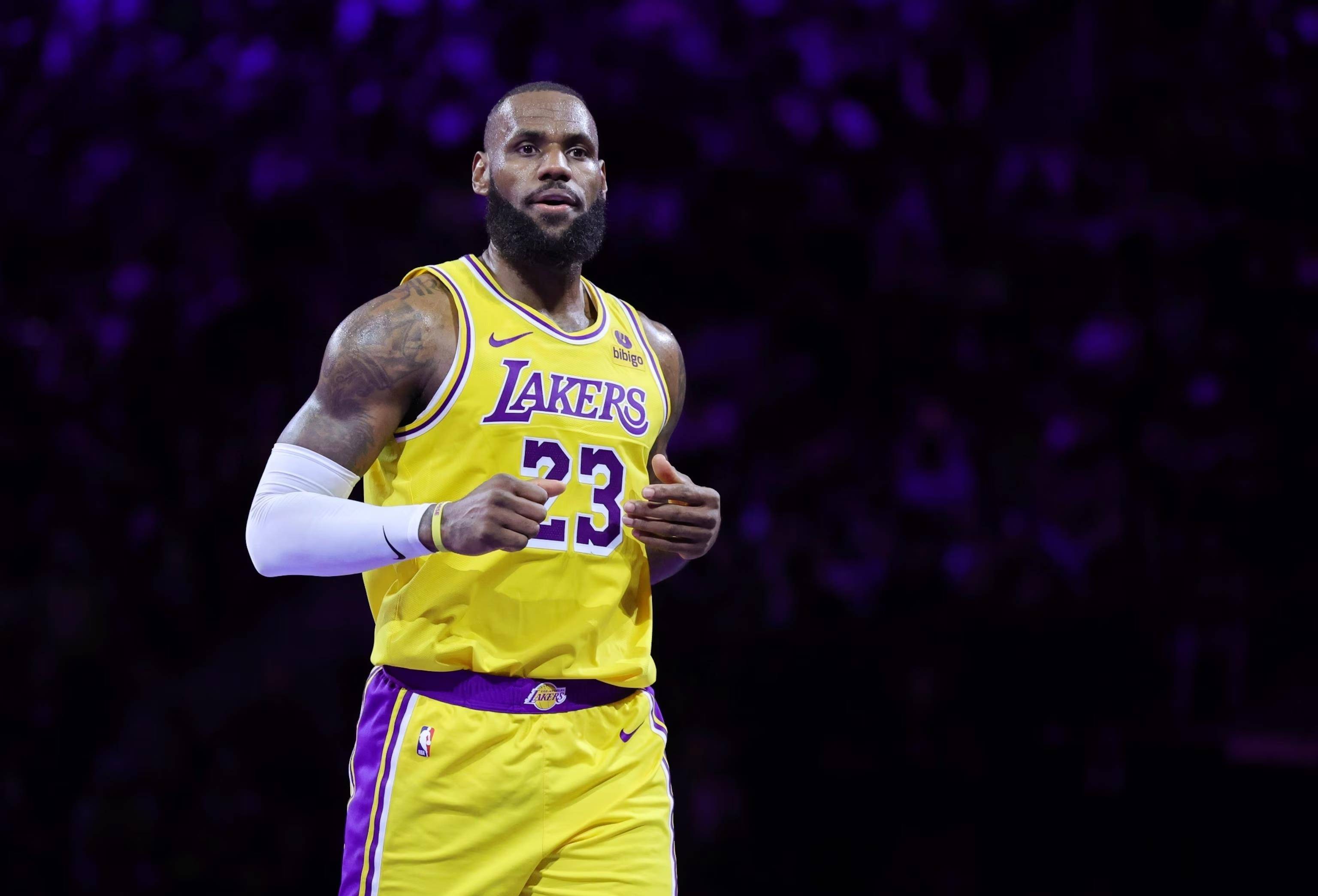 足球欧洲俱乐部频繁爆冷，球迷：本赛季太刺激（欧洲足坛冷门迭出，球迷直呼本季过瘾）