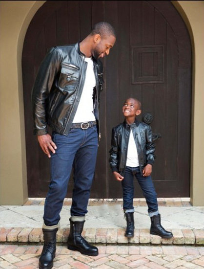 回顾一下樊振东与王楚钦的经典大战！ 王之暴冲vs稳如胖山！确实相当精彩（重温樊振东与王楚钦的巅峰之战：狂猛冲击对阵稳若磐石，精彩纷呈）