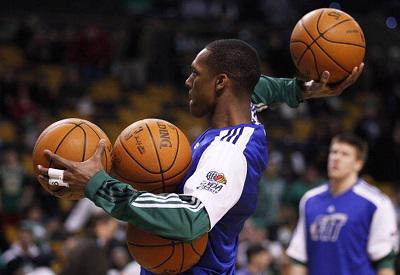 拉卡泽特回到酋长球场，观看并解说枪手对阵拜仁的比赛（拉卡泽特重返酋长球场，现场观战并解说阿森纳对阵拜仁）