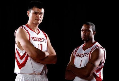 贾顺浩获英国杰出校友奖：盼更多中国年轻球员或教练继续开拓（贾顺浩荣膺英国杰出校友奖，期待更多中国青年球员与教练勇于开拓）