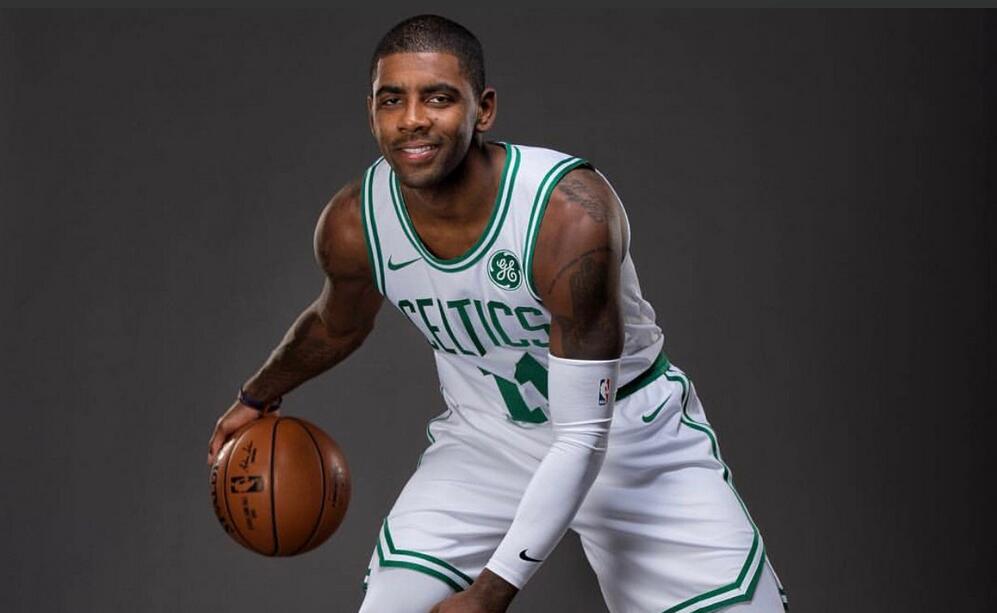 卡塞米罗：曼联的事我都操心不过来，哪还有空去想皇马？（卡塞米罗：忙于曼联事务，没空想皇马）