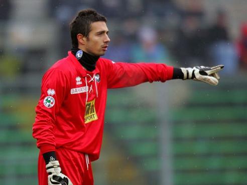 完成大四喜，姆巴佩当选欧冠官方本周最佳球员（姆巴佩轰出大四喜，荣膺欧冠官方本周最佳）