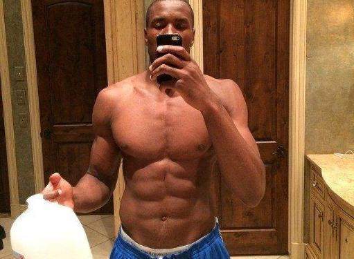 李弘权三分球如雨点般落下，上海队11-0狂潮席卷全场（李弘权外线火力全开，上海队一波11-0高潮主宰全场）