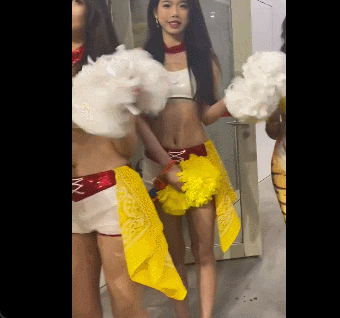 徐昕半场表现惊艳,5投全中独揽12分4板(徐昕半场大爆发:5投5中砍下12分4篮板)