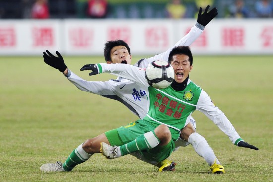 韩K联半场：白栋圭疑似手球未判点，富川FC暂0-0水原FC（韩职联半场战报：白栋圭疑似手球未判点，富川FC与水原FC互交白卷）