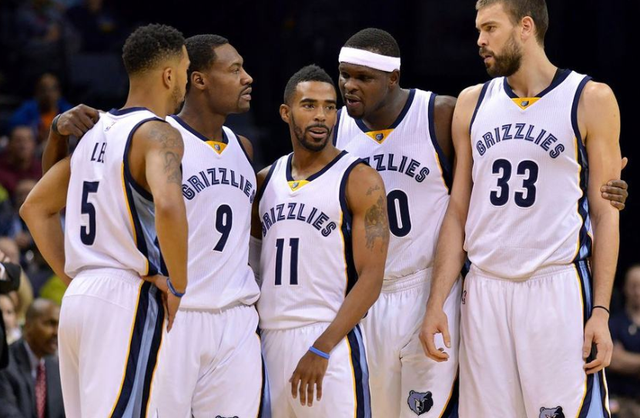 德甲半场：布兰特抽射建功，聚勒送助攻，多特1-0门兴（德甲半场战报：聚勒送助，布兰特抽射破门，多特暂1-0领先门兴）