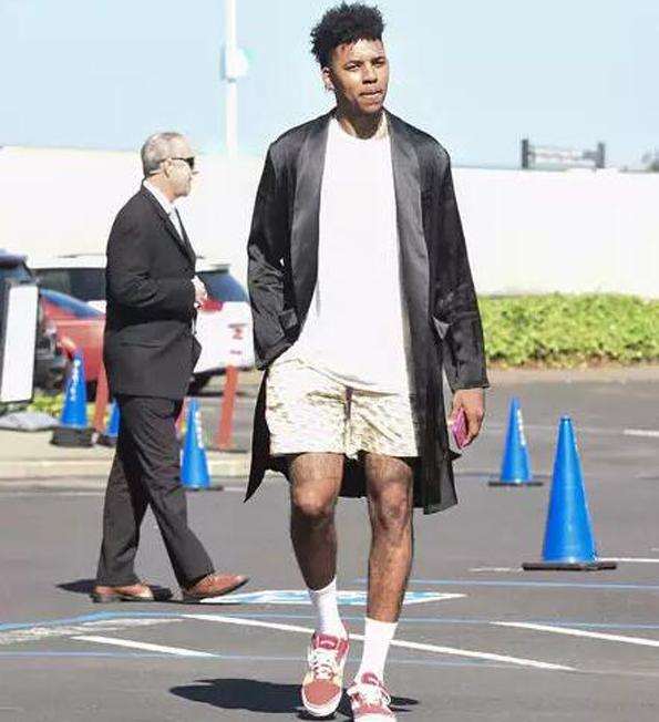 意媒：年薪300万欧的麦肯尼希望涨薪续约，但尤文不愿意接受（意媒：麦肯尼盼加薪续约，尤文不接受，现年薪300万欧）